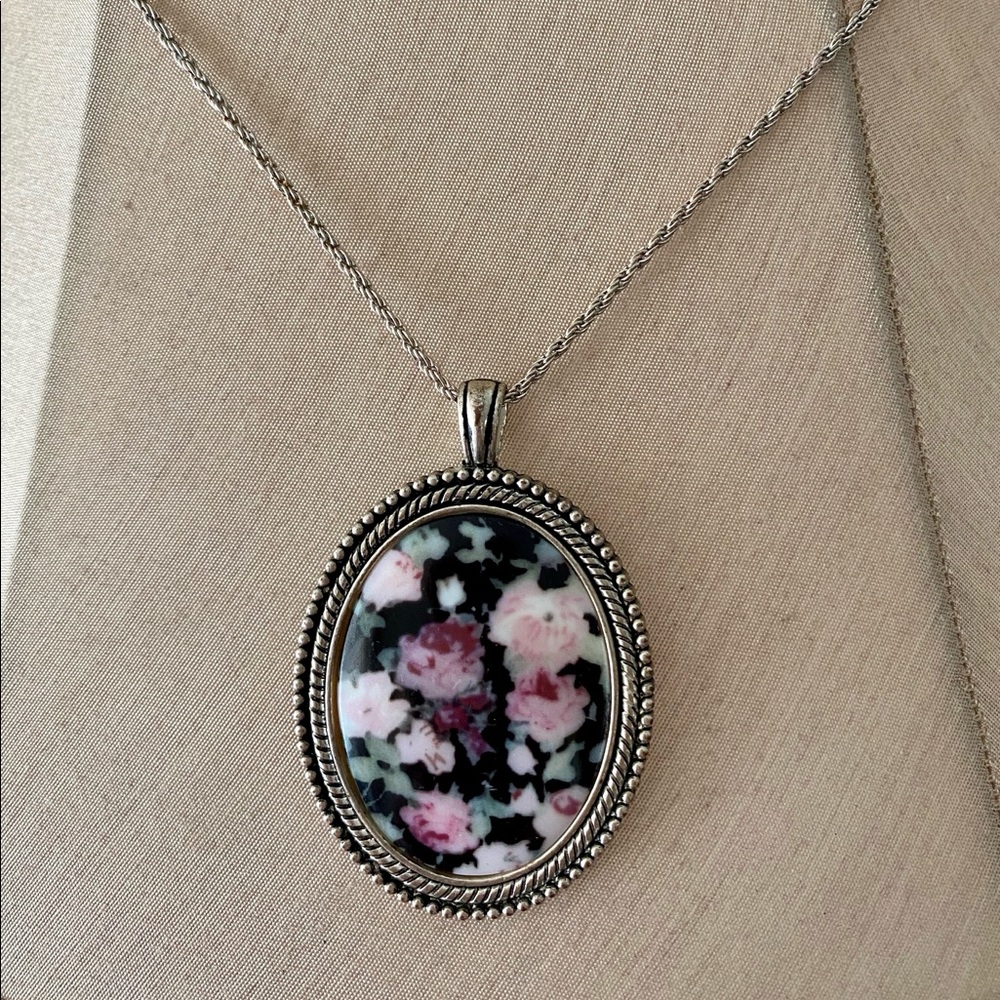 Flower pendant
